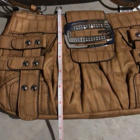 Tan Guess Purse - Picture 4 of 12